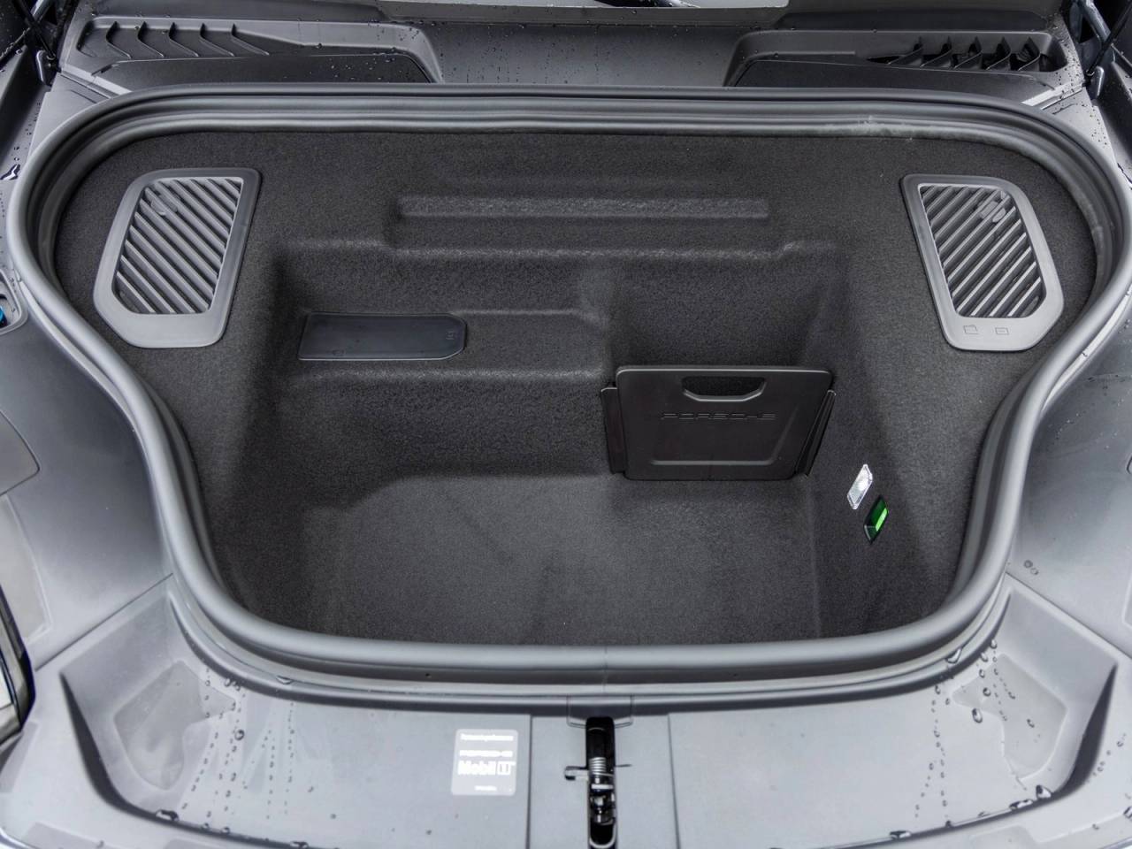 2025 Porsche Macan Macan Turbo Electric