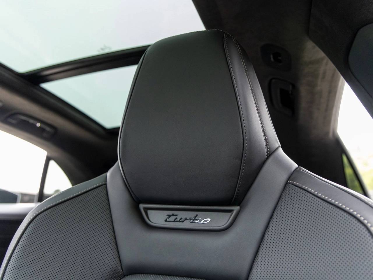 2025 Porsche Macan Macan Turbo Electric