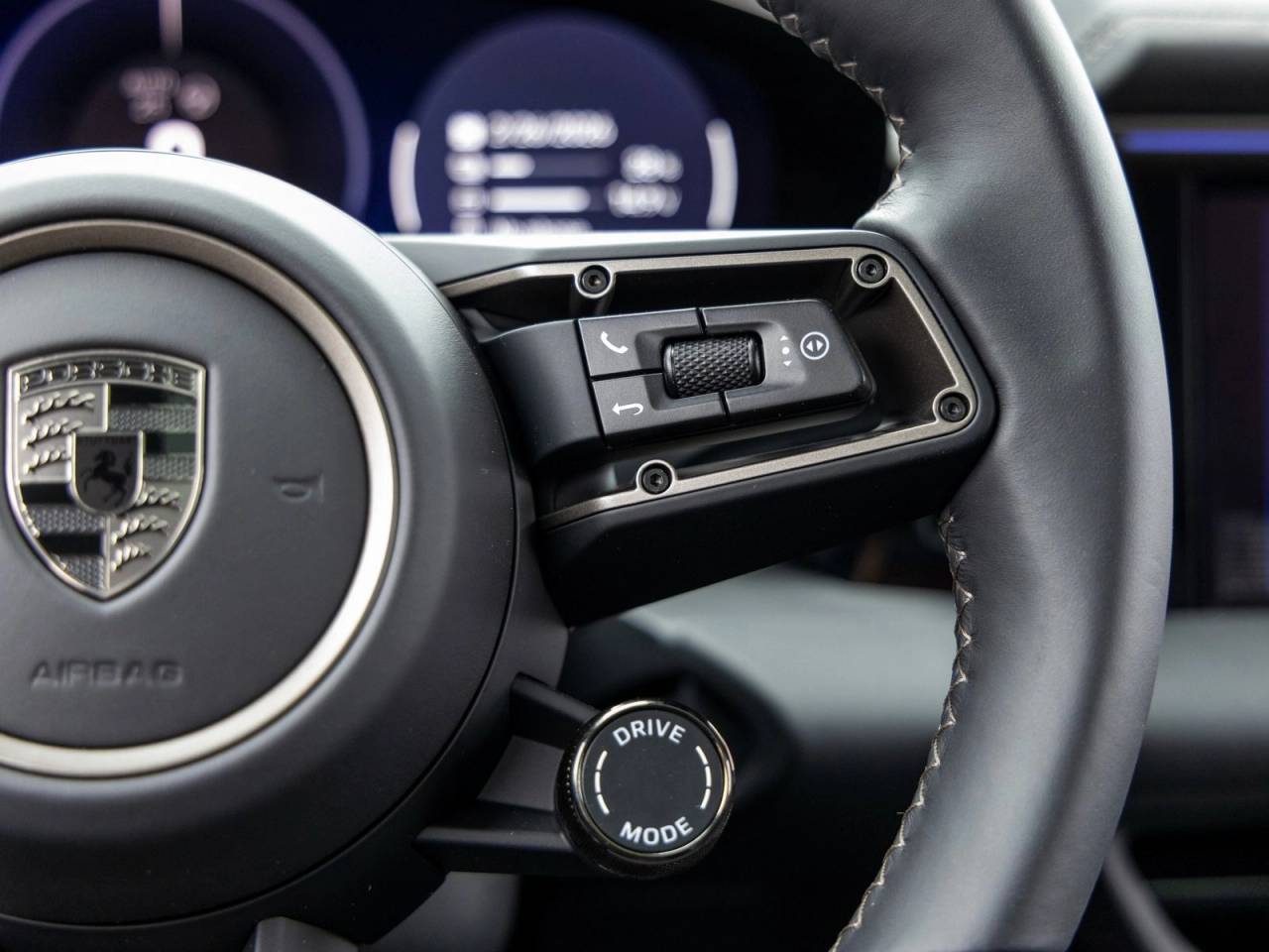 2025 Porsche Macan Macan Turbo Electric