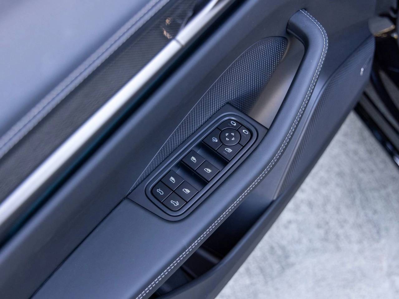 2026 Porsche Macan Turbo Electric