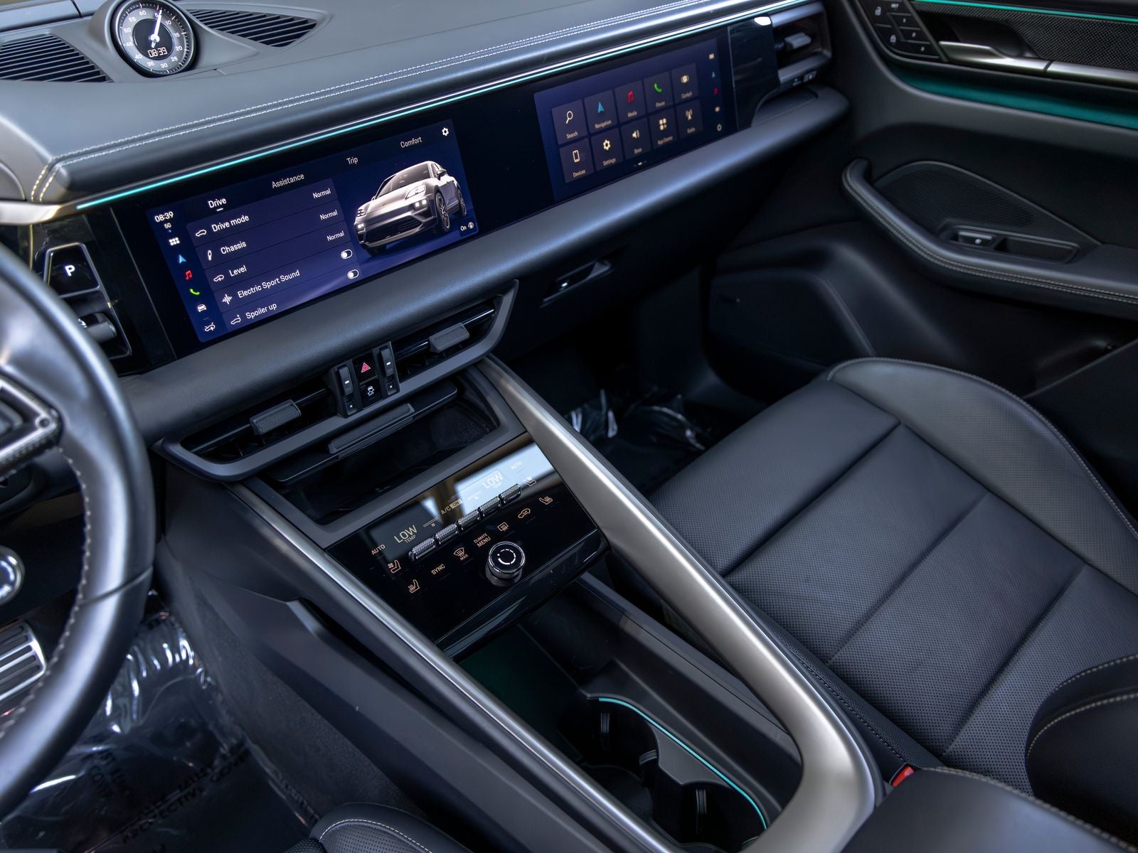 2024 Porsche Macan Turbo Electric
