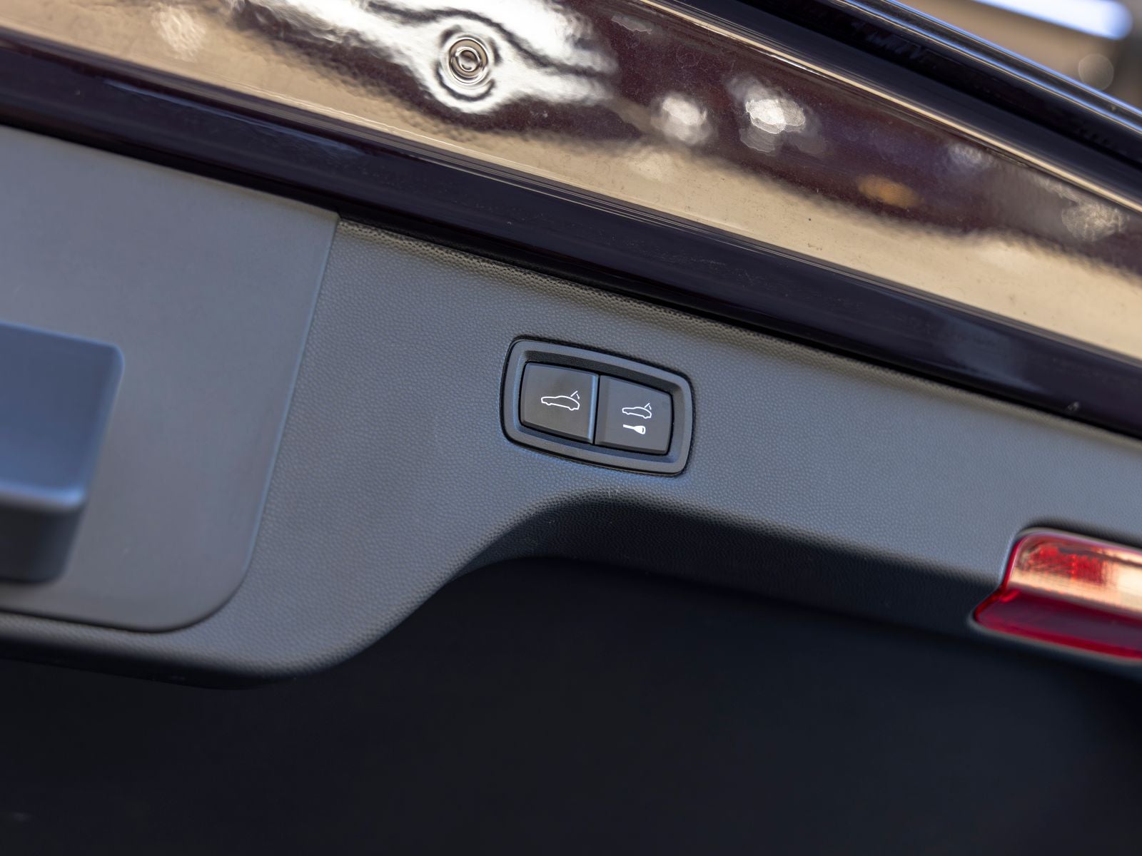 2024 Porsche Macan Turbo Electric