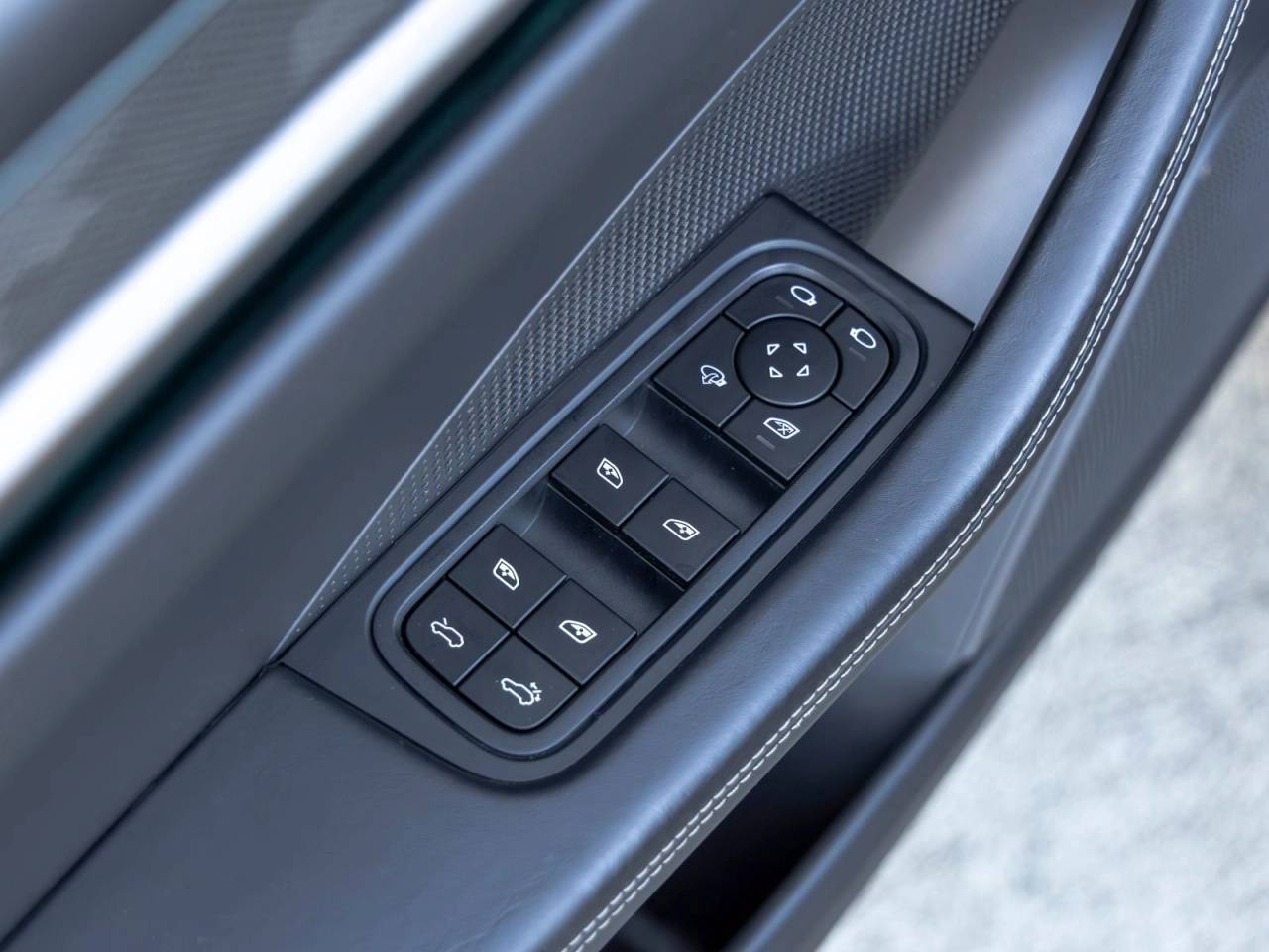 2024 Porsche Macan Turbo Electric
