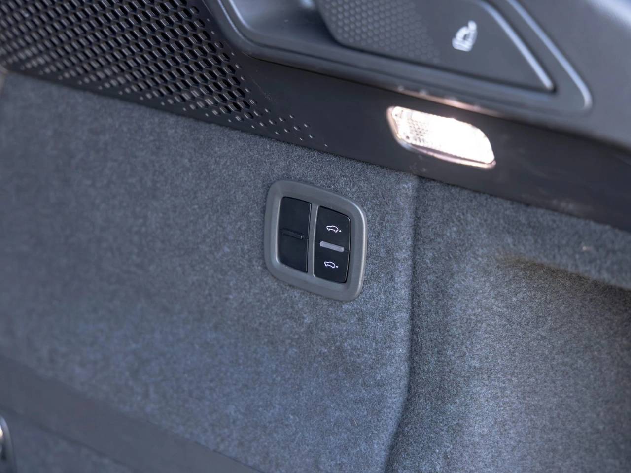 2024 Porsche Macan Turbo Electric