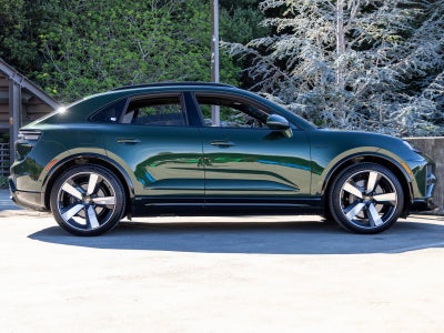 2024 Porsche Macan Macan Turbo Electric