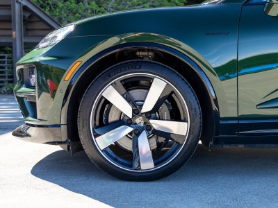 2024 Porsche Macan Macan Turbo Electric