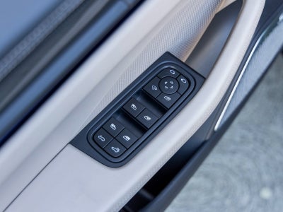 2024 Porsche Macan Macan Turbo Electric