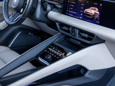 2024 Porsche Macan Macan Turbo Electric