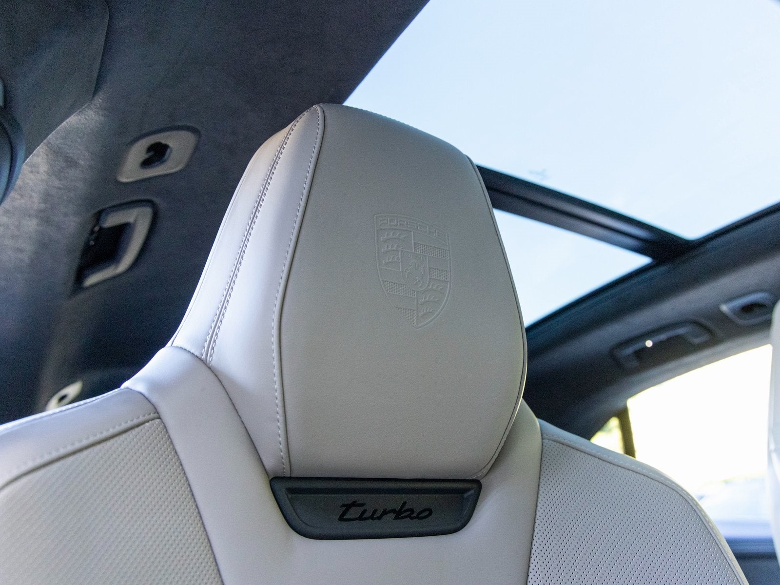 2024 Porsche Macan Macan Turbo Electric