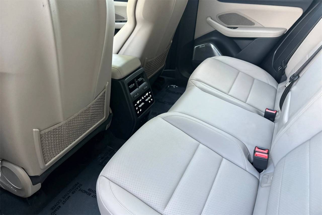 2024 Porsche Macan Macan Turbo Electric