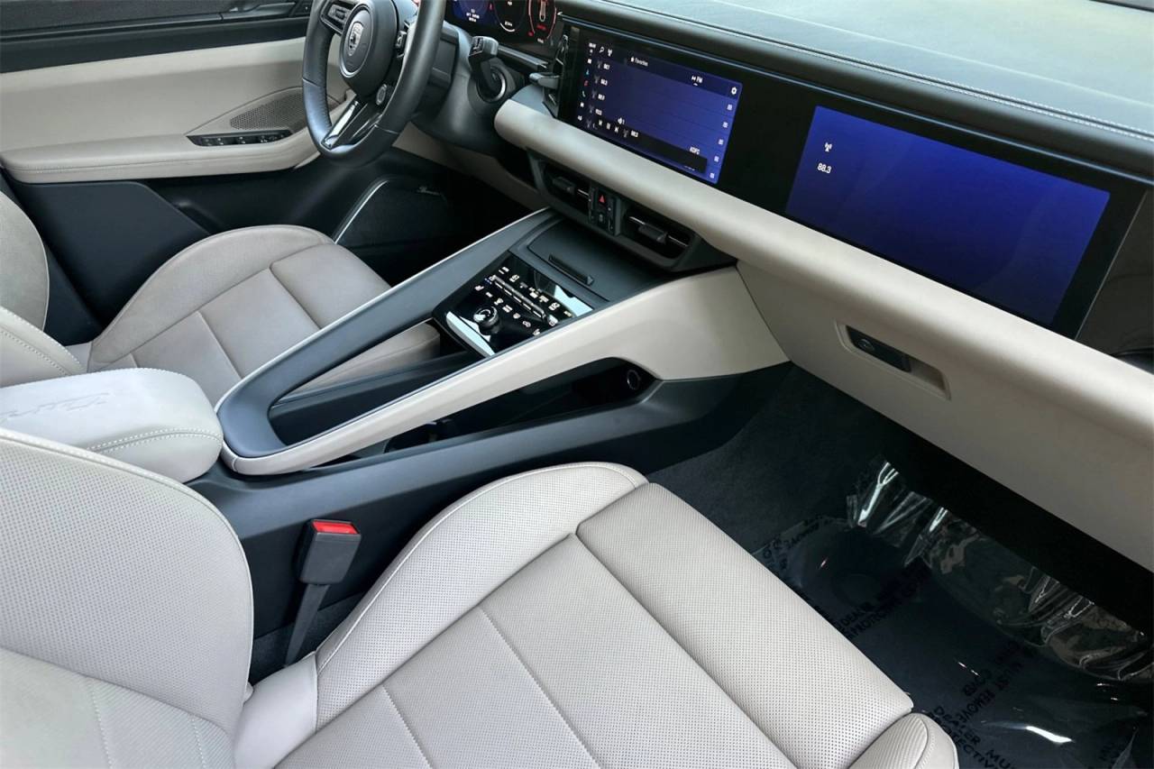 2024 Porsche Macan Macan Turbo Electric