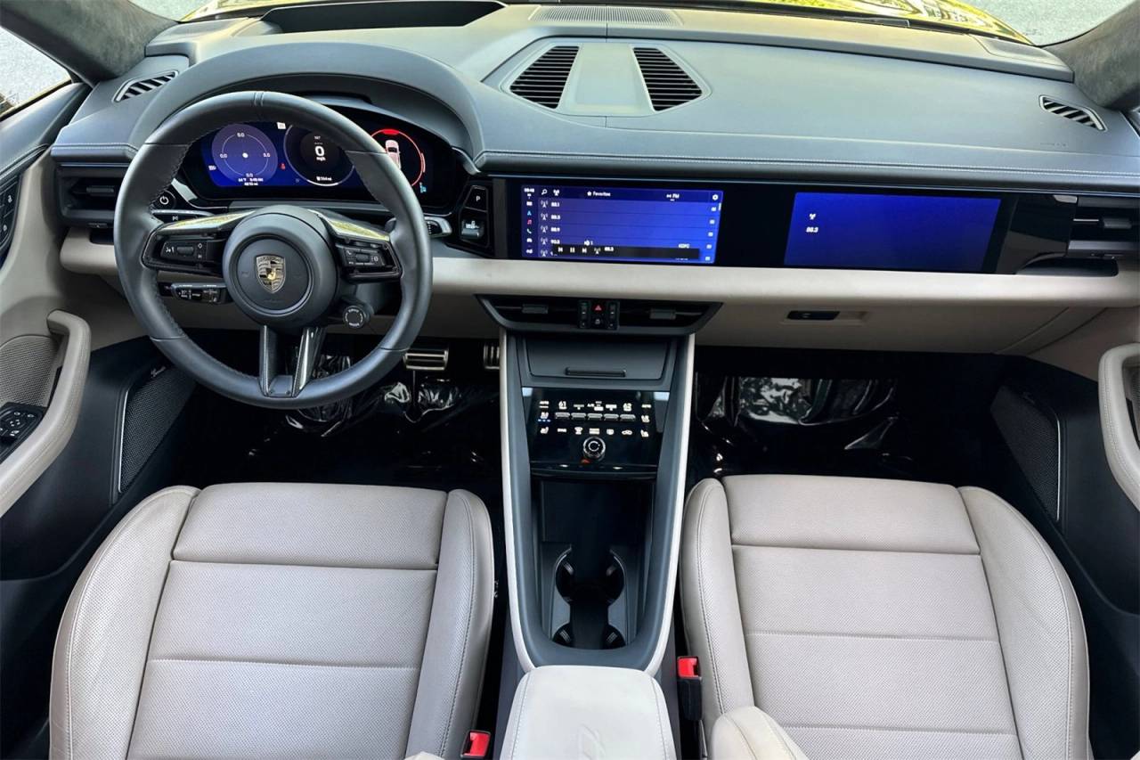 2024 Porsche Macan Macan Turbo Electric