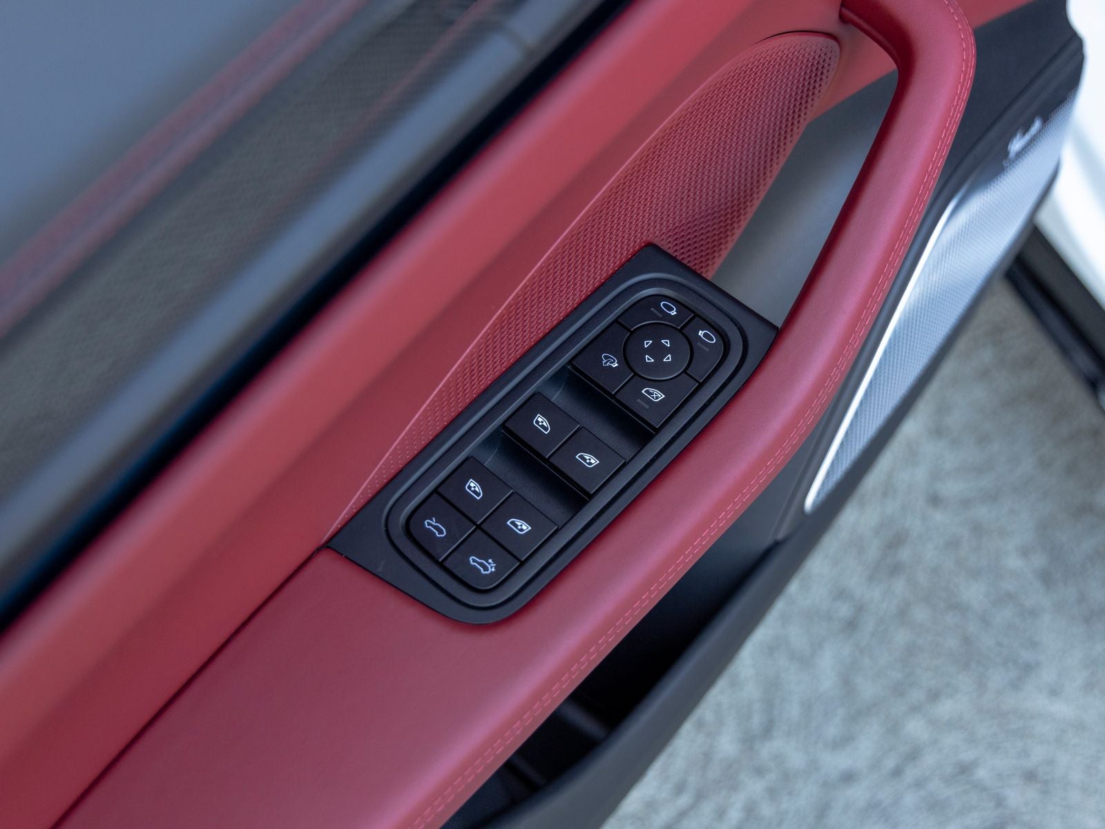 2025 Porsche Macan Turbo Electric