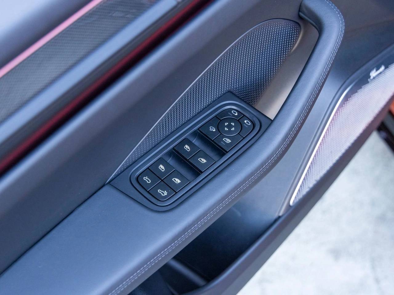 2024 Porsche Macan Macan Turbo Electric