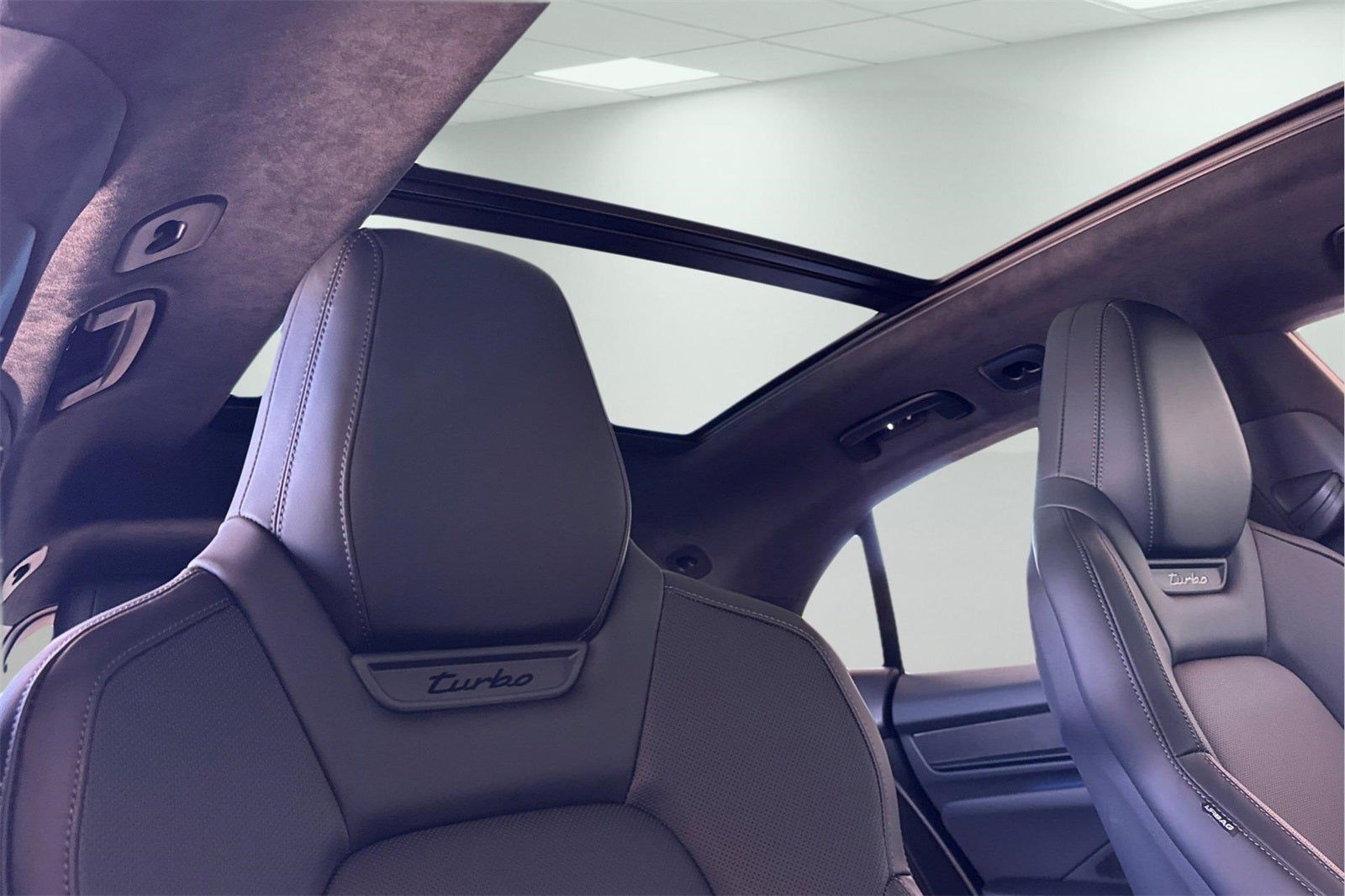 2025 Porsche Macan Macan Turbo Electric