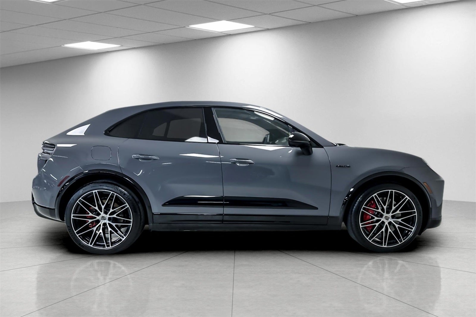 2025 Porsche Macan Macan Turbo Electric