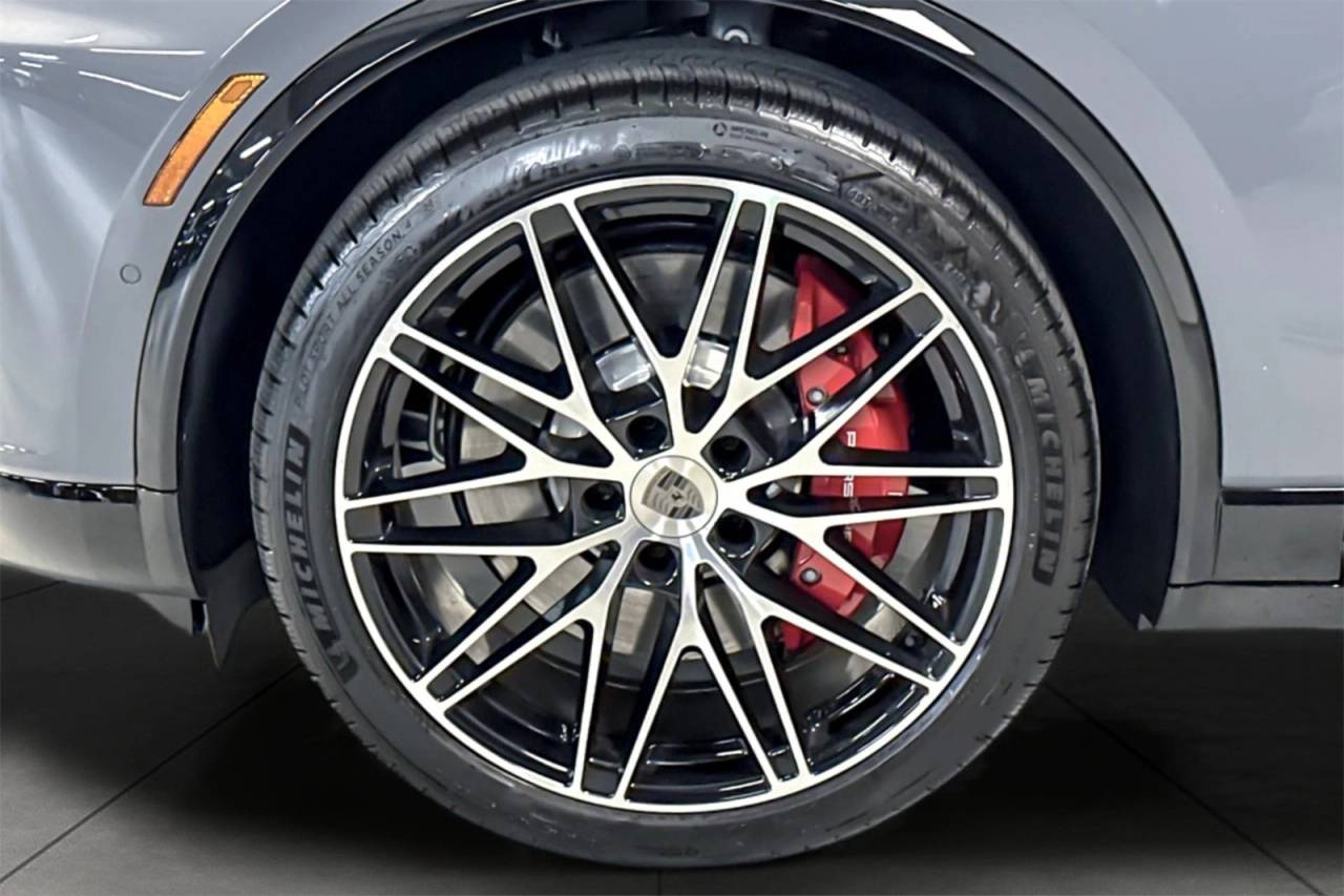 2025 Porsche Macan Macan Turbo Electric