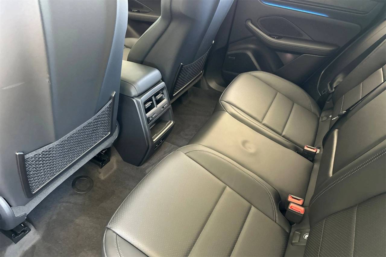 2025 Porsche Macan Macan Turbo Electric