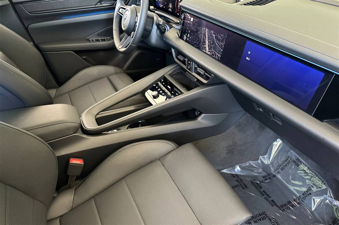 2025 Porsche Macan Macan Turbo Electric