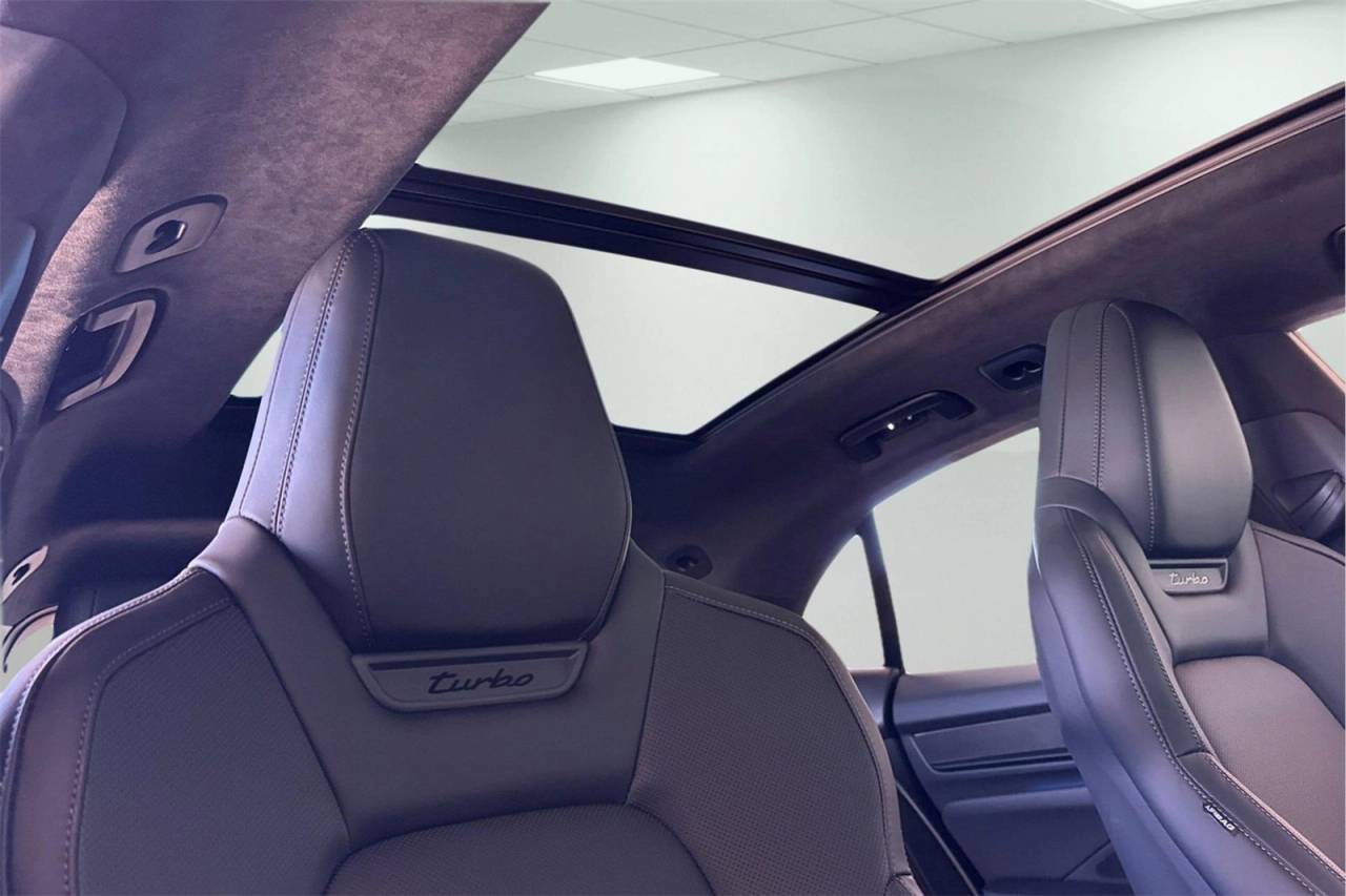 2025 Porsche Macan Macan Turbo Electric