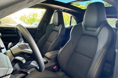 2025 Porsche Macan Macan Turbo Electric