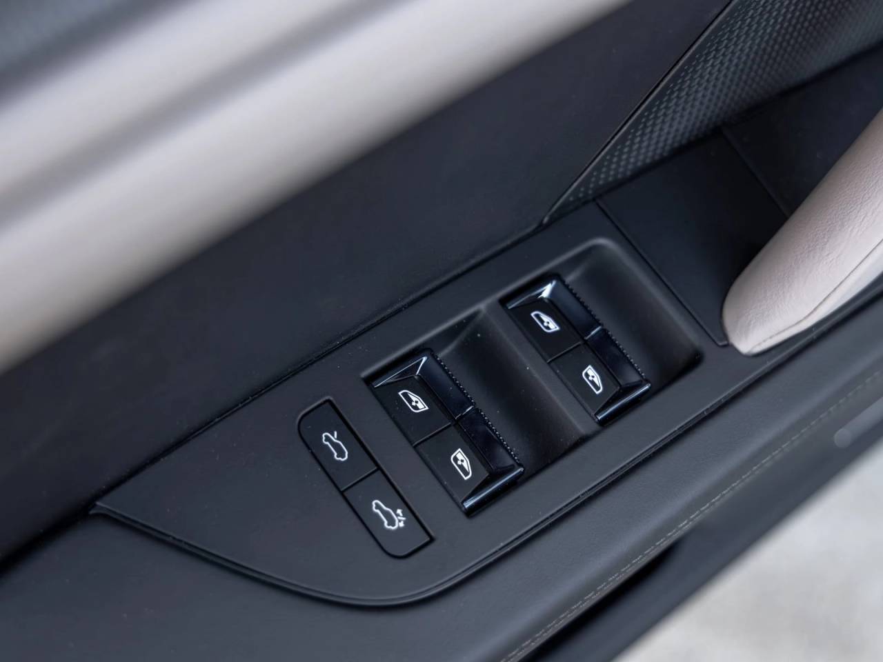 2026 Porsche Cayenne Cayenne Turbo Electric