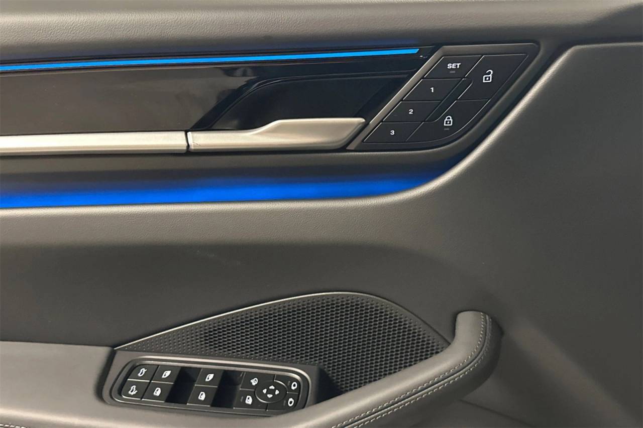 2025 Porsche Macan Macan Electric