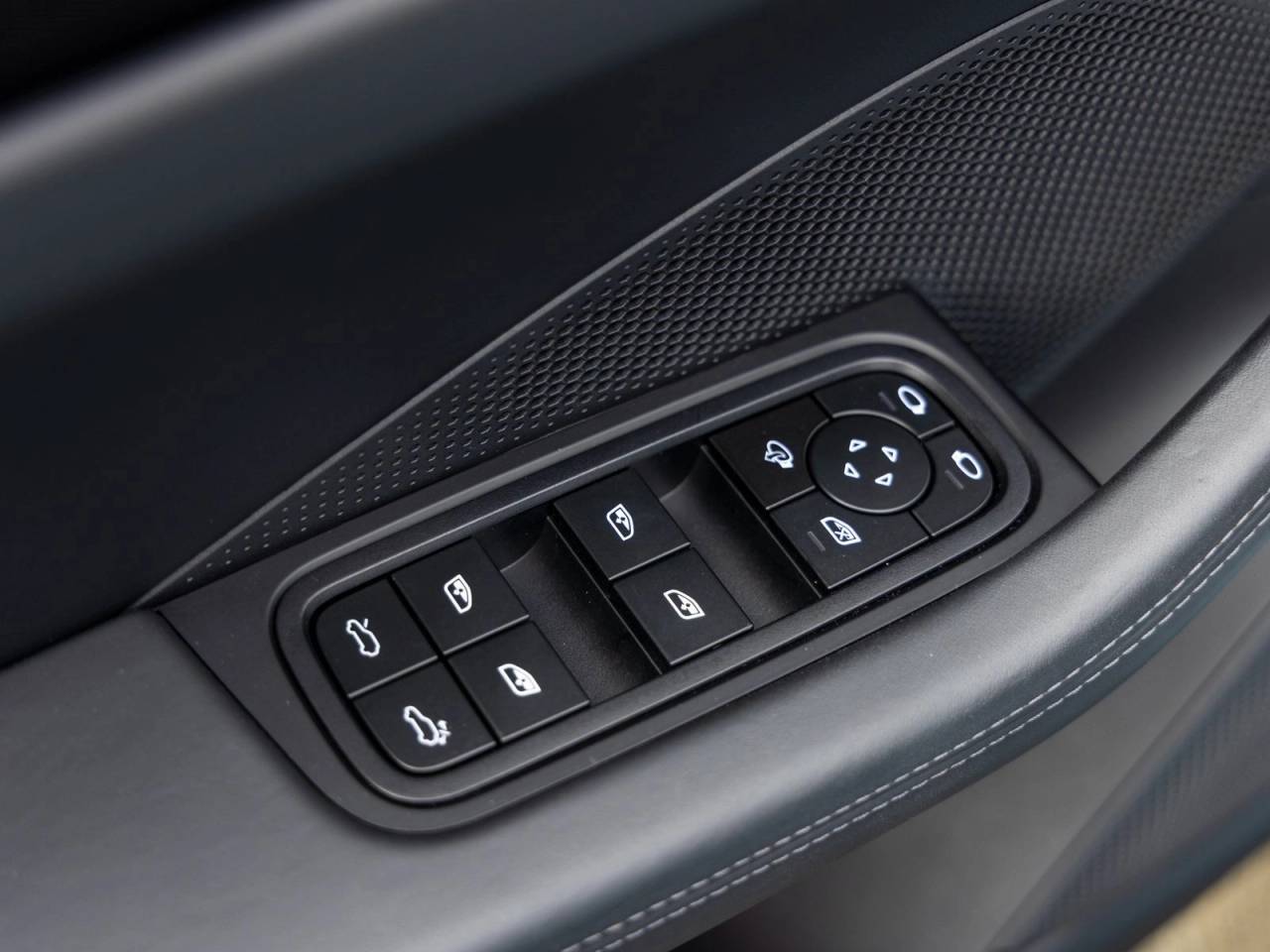 2025 Porsche Macan Macan Electric