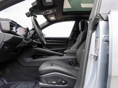 2025 Porsche Macan Electric Base