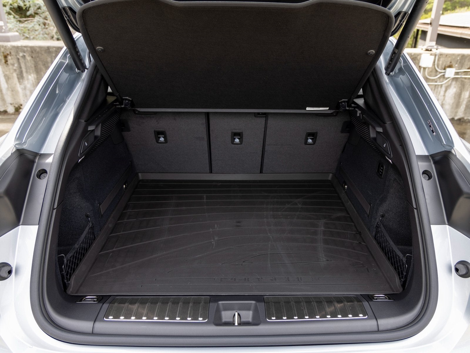 2025 Porsche Macan Electric Base