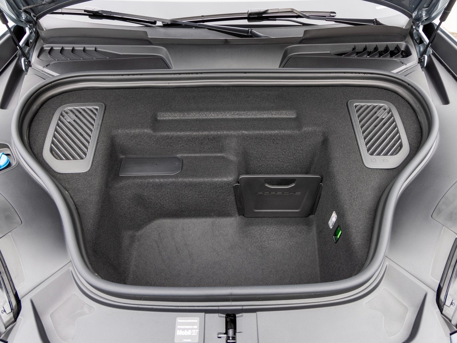 2025 Porsche Macan Electric Base