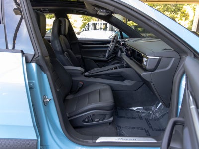 2025 Porsche Macan Electric Base