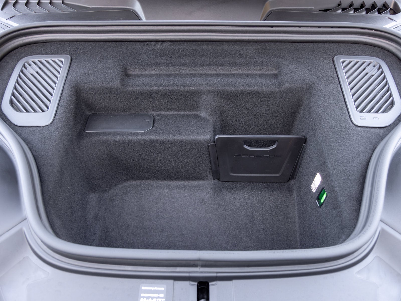 2025 Porsche Macan Macan Electric