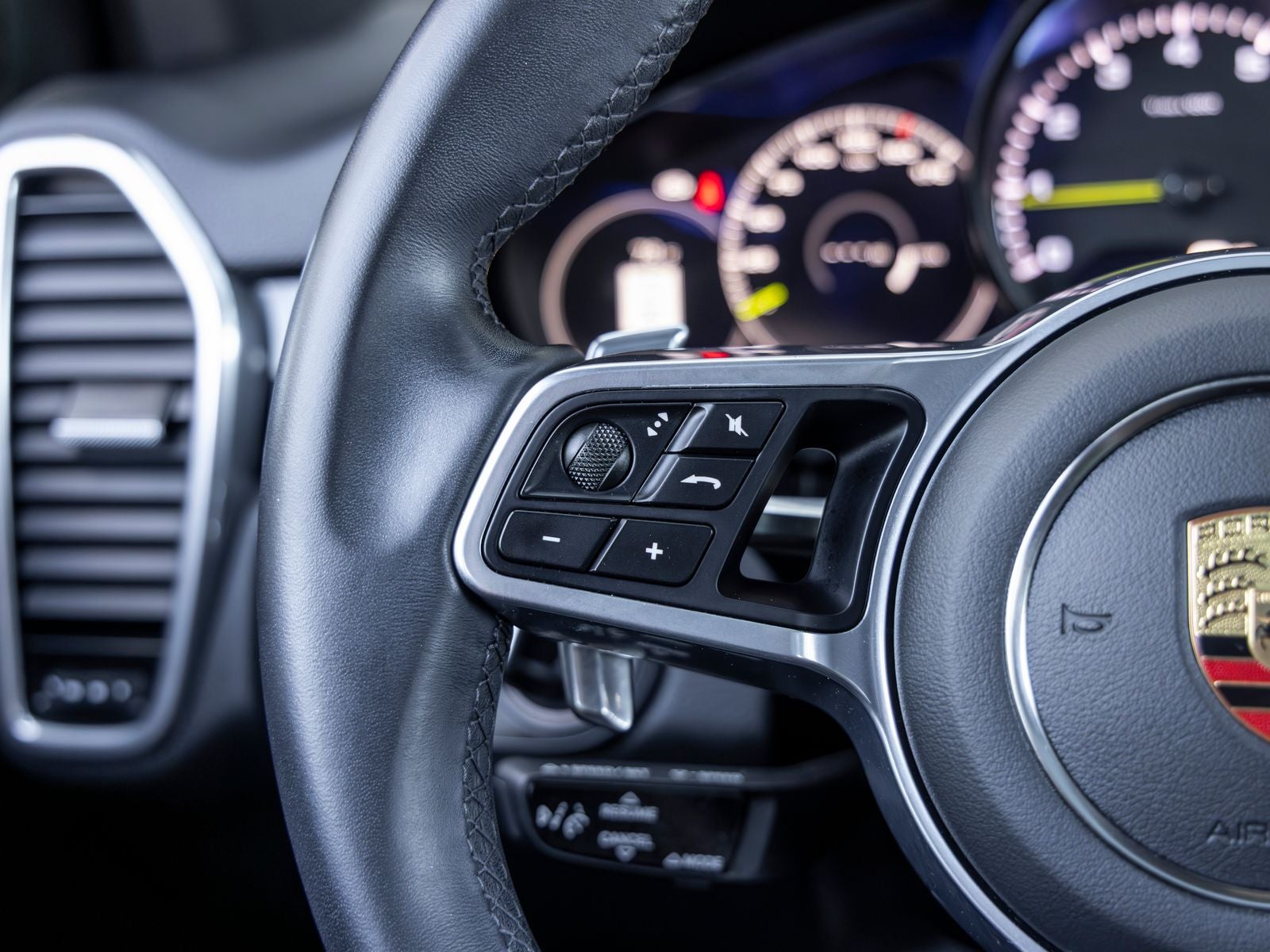 2023 Porsche Cayenne E-Hybrid Platinum Edition