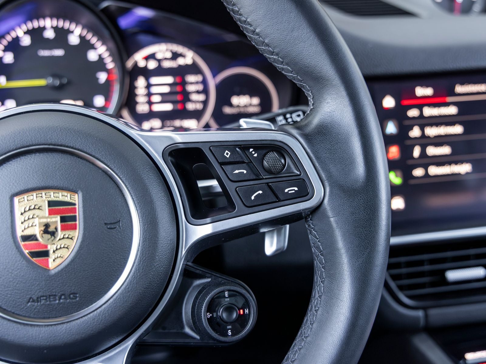 2023 Porsche Cayenne E-Hybrid Platinum Edition