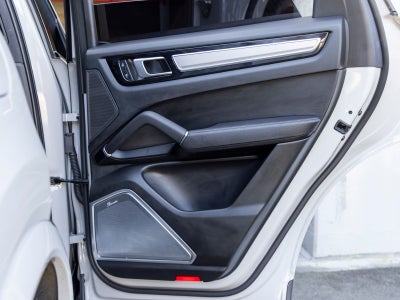 2023 Porsche Cayenne E-Hybrid Platinum Edition
