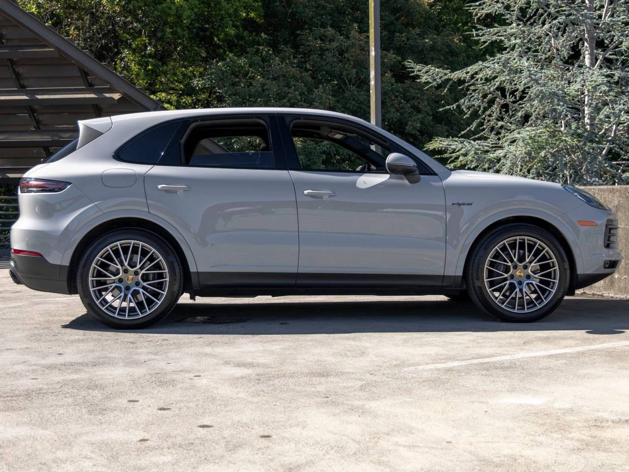 2023 Porsche Cayenne E-Hybrid Platinum Edition