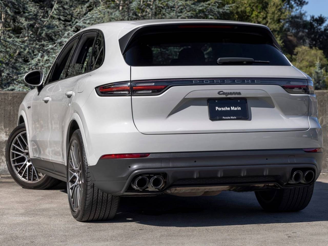 2023 Porsche Cayenne E-Hybrid Platinum Edition