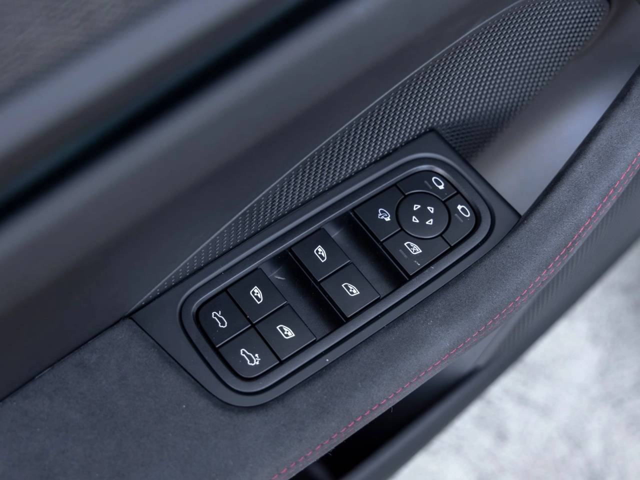 2026 Porsche Macan Macan GTS Electric