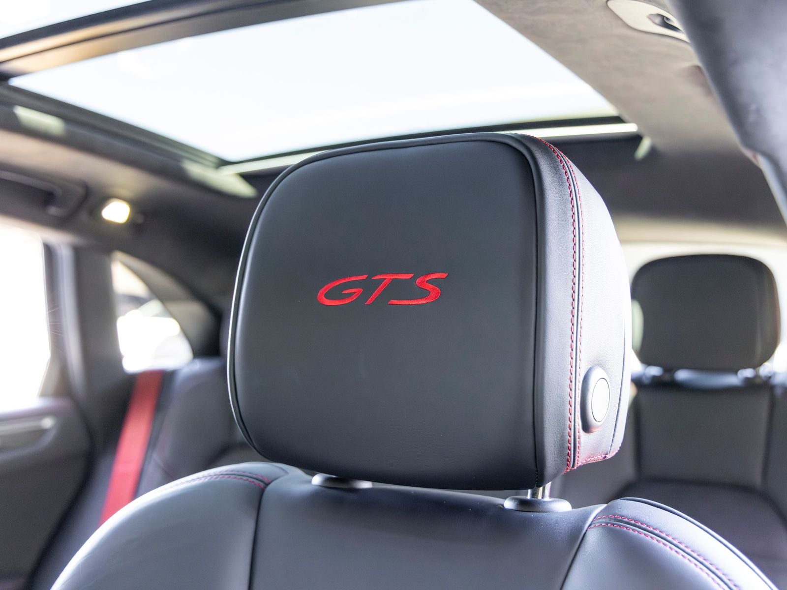 2022 Porsche Macan Macan GTS