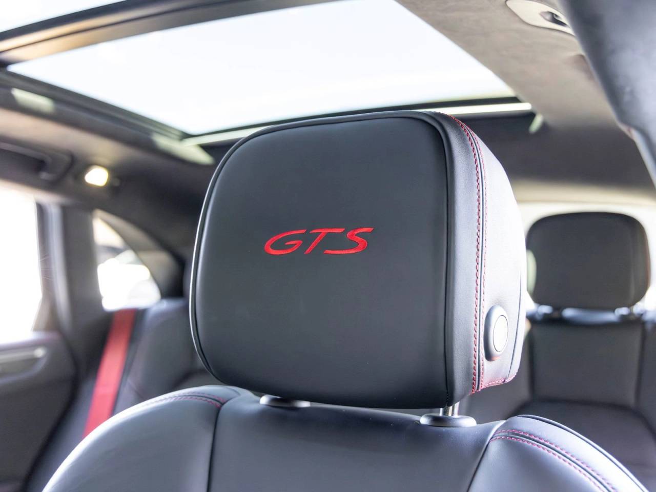 2022 Porsche Macan Macan GTS