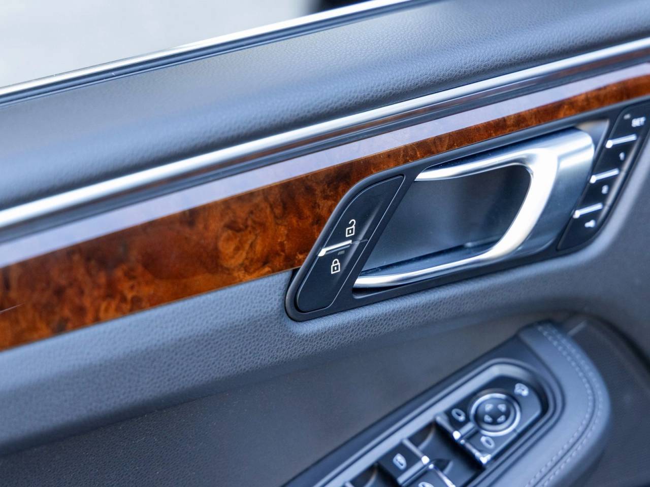 2023 Porsche Macan Macan S (MY23)