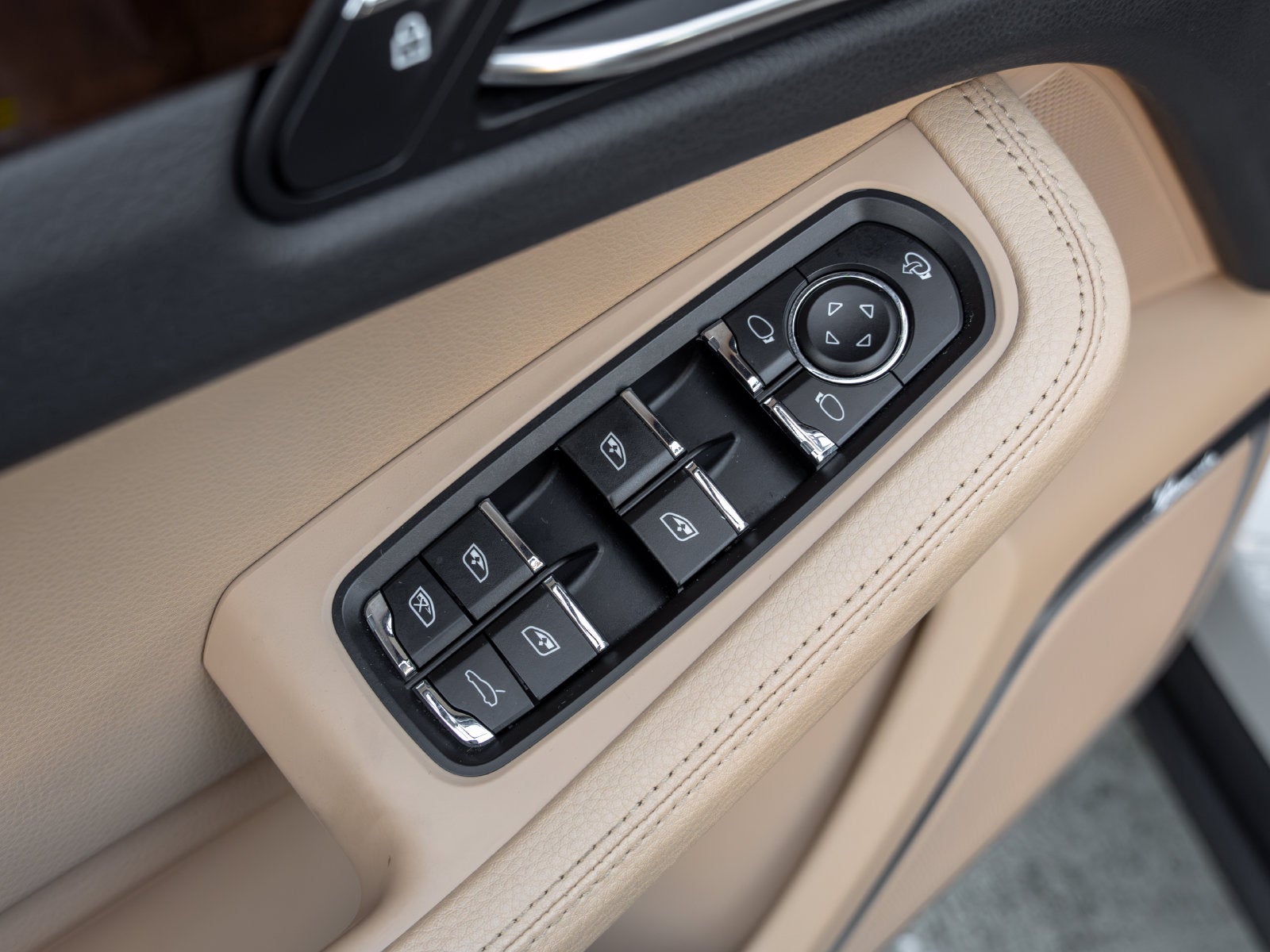 2023 Porsche Macan Macan S