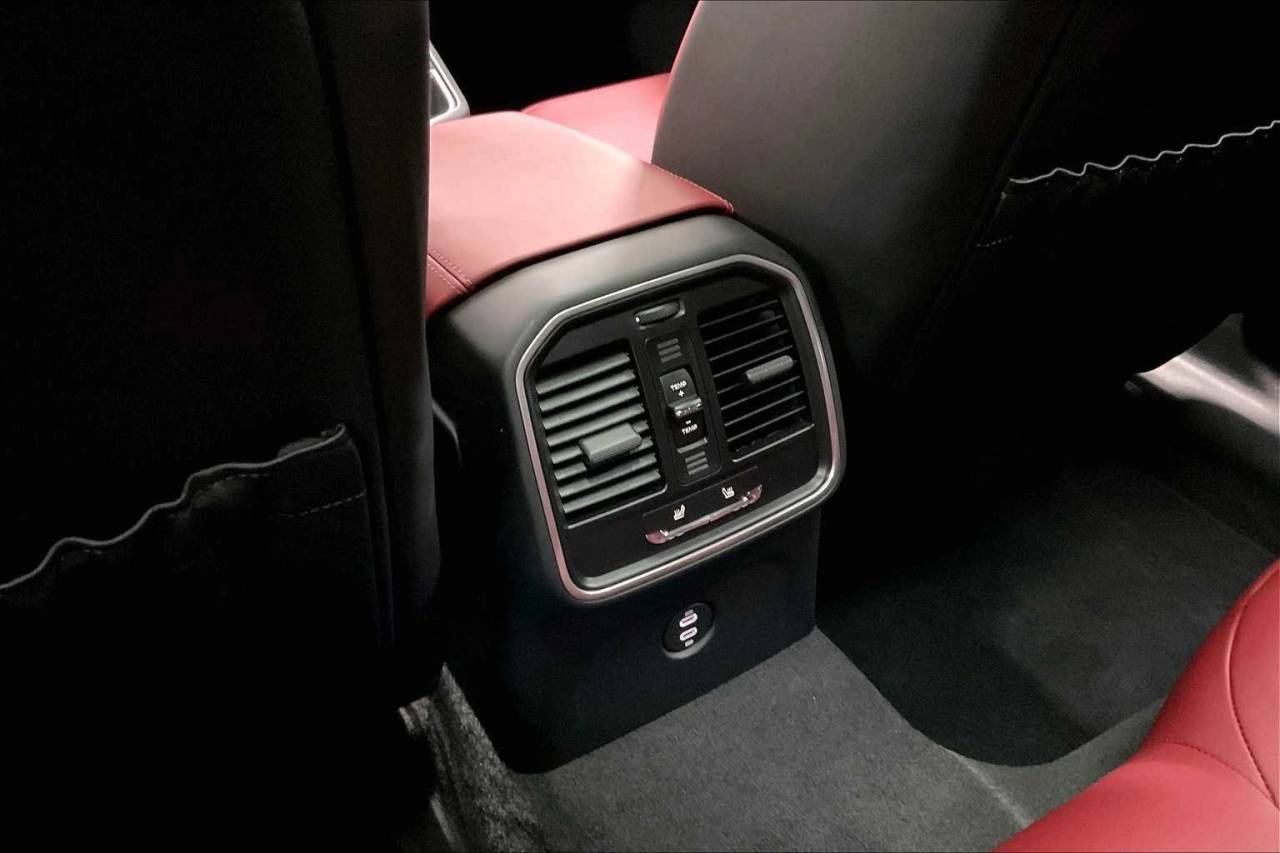 2025 Porsche Macan Macan S