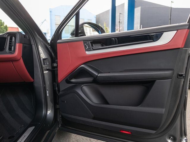 2025 Porsche Cayenne Coupe Base