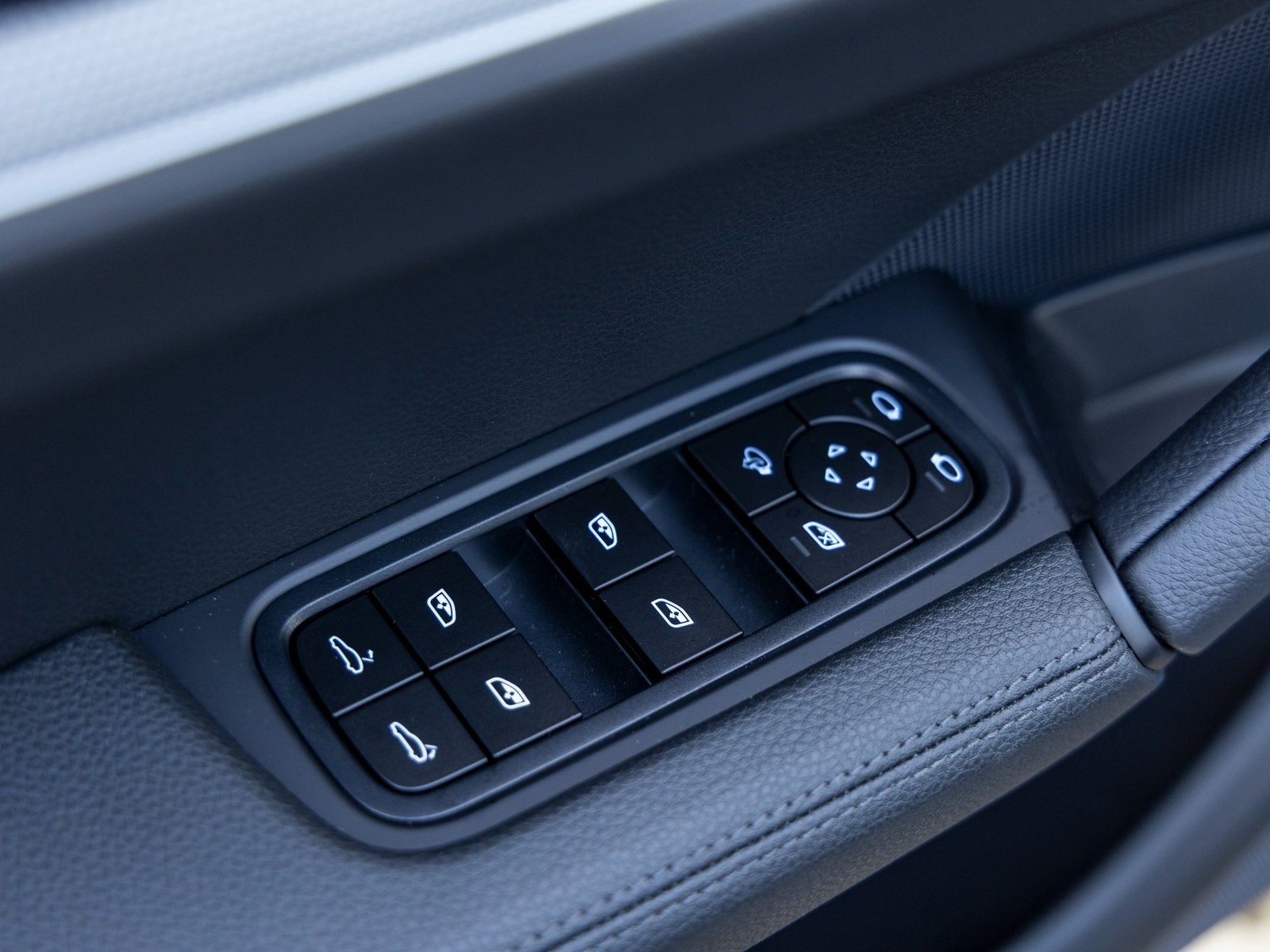 2026 Porsche Cayenne Coupe Base