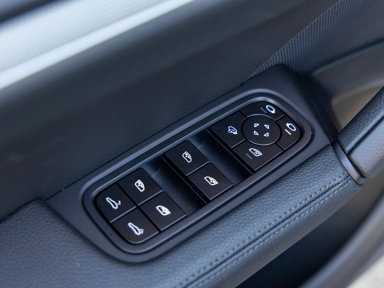 2026 Porsche Cayenne Coupe Base