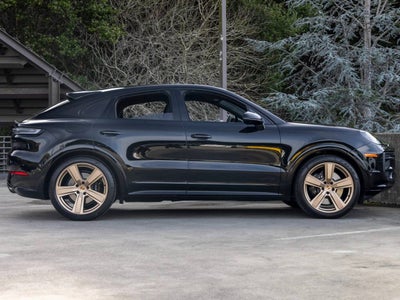 2025 Porsche Cayenne Cayenne GTS Coupe