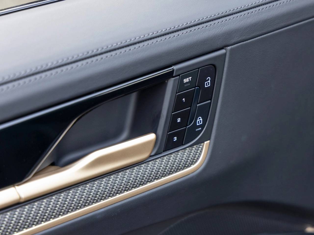 2025 Porsche Cayenne Cayenne GTS Coupe