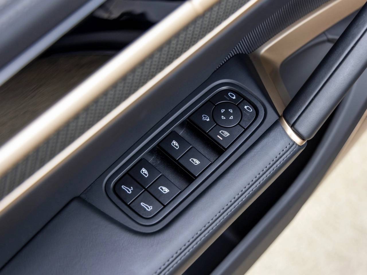 2025 Porsche Cayenne Cayenne GTS Coupe